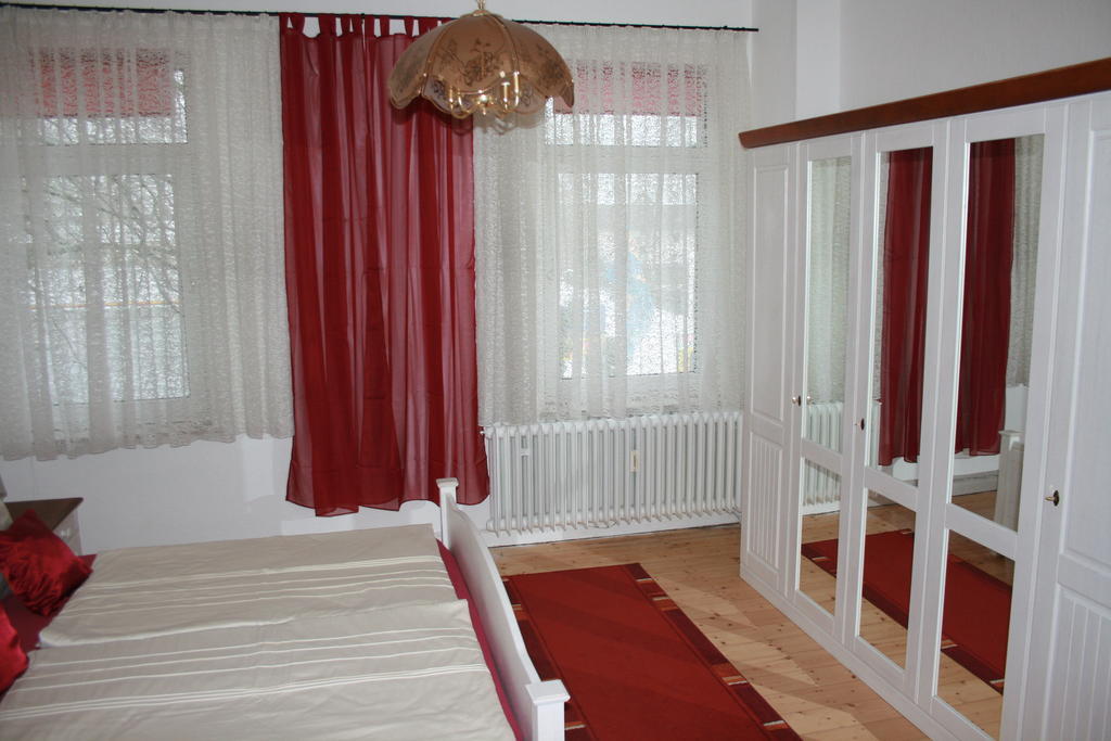 Ferienwohnung Am Kurpark Бад-Нендорф Номер фото